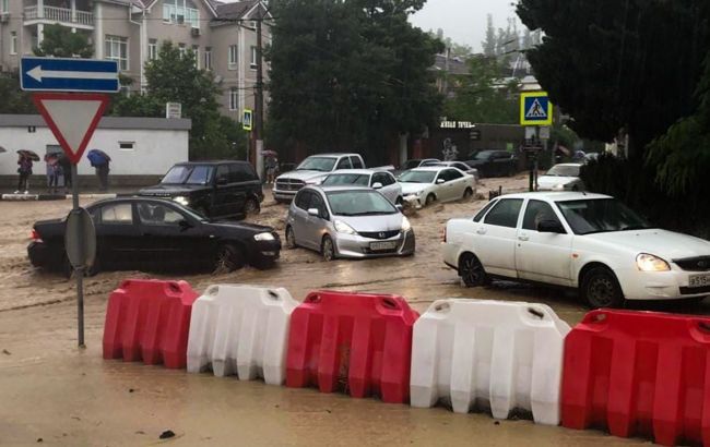 Ялта ушла под воду: в городе настоящая катастрофа (видео)