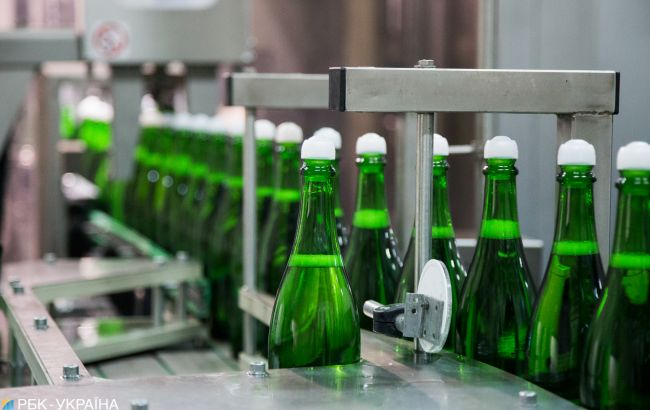 Кабмин повысил минимальную цену игристого вина на 20 гривен