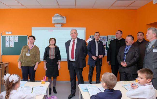 Голик показал образцовую школу в Днепропетровской области