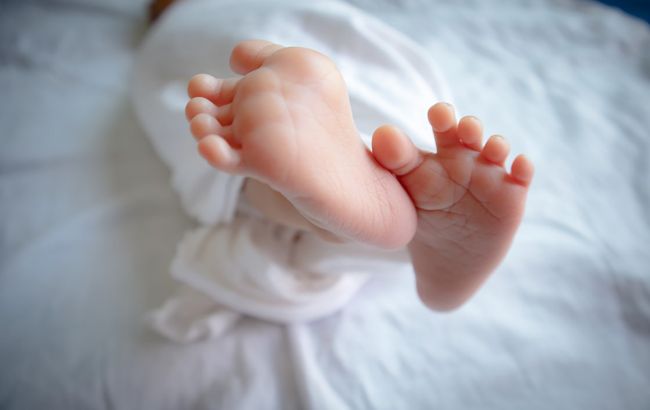 Под Ровно врачи среди ночи принимали роды у заблудившейся в лесу женщины