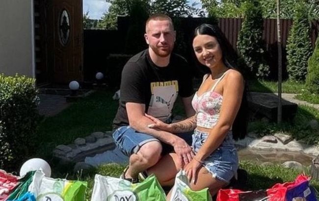 У Хмельницькому на весіллі молодятам подарували гору собачого корму (фото)