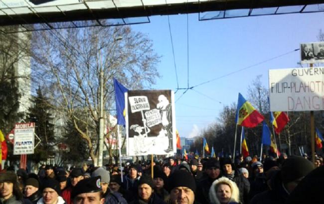 Митинг в Молдове: колонна протестующих направилась к зданию парламента