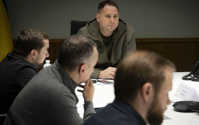 Єрмак обговорив з керівниками на місцях ситуацію в регіонах після масованих атак Росії