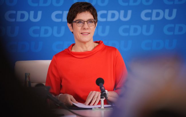 Министр обороны Германии допустила санкции по "Северному потоку-2"