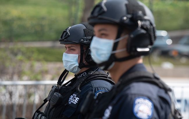 В Вашингтоне мужчина в грузовике угрожает взорвать бомбу