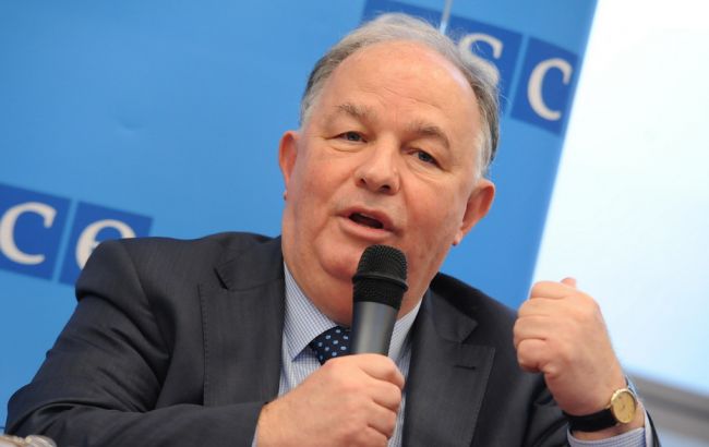 Апакан призвал создать на Донбассе зону безопасности