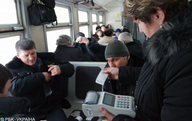 УЗ возобновит работу более 200 пригородных поездов