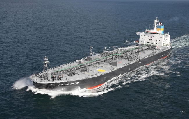 У берегов Латвии горит танкер, экипаж запросил помощь