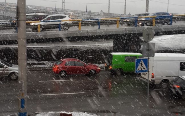 Киевлян призывают не выезжать на авто без крайней необходимости