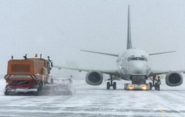 У зв'язку з негодою аеропорт Львова скасував кілька рейсів