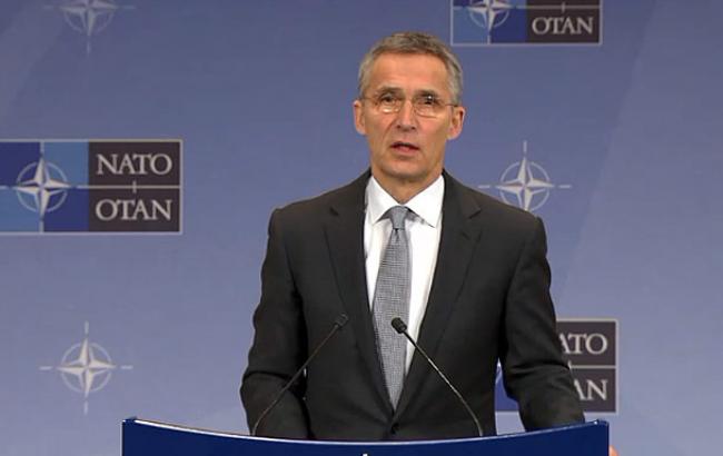 Столтенберг назвал крайне серьезной ситуацию с безопасностью на Донбассе