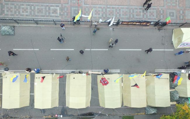 Біля Ради залишаються кілька десятків активістів