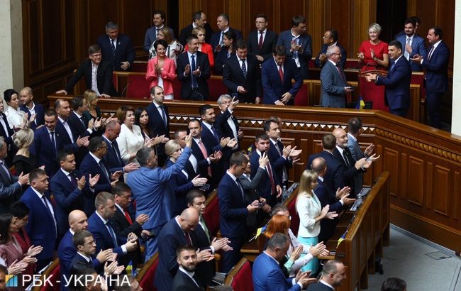 Новоизбранные депутаты будут работать в Раде три недели подряд