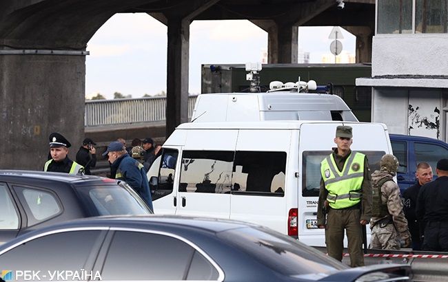 Ситуация на мосту Метро: силовики готовятся к штурму