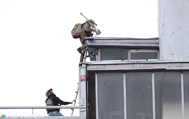 На мосту Метро працює снайпер