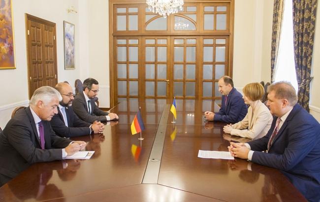 Зеркаль обсудила усиление сотрудничества с председателем парламентской группы Бундестага