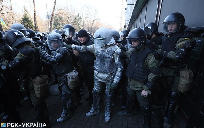 Под Радой полиция снесла палатки протестующих