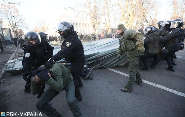 Крищенко назвал причину разгона протестующих под Радой