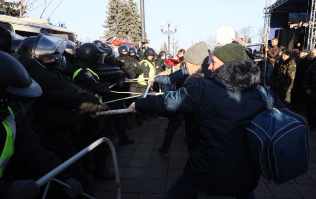 Крищенко: у сутичках під Радою брали участь до 500 людей