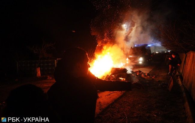 Украинцы бросают камни: мировые СМИ написали про&nbsp;хаос в Новых Санжарах