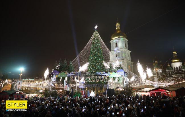 В Киеве зажгли главную елку страны: загорелась гирлянда и начался пожар