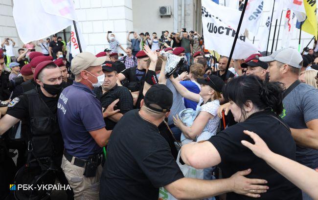 У Києві сталась штовханина між ФОПами-протестувальниками та поліцією
