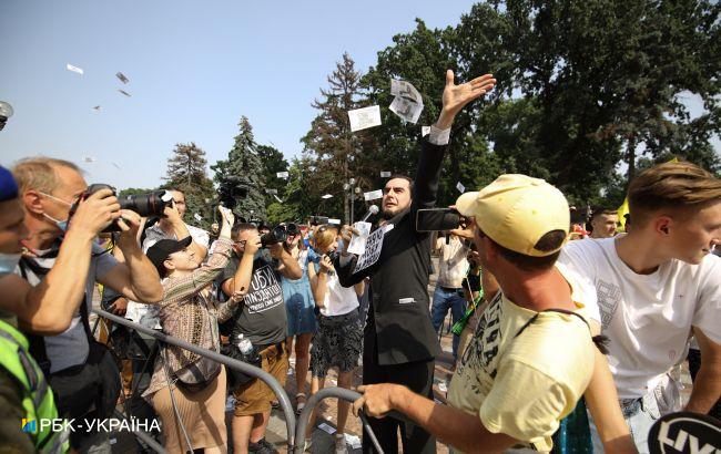 У Києві на акції під Радою сталася сутичка