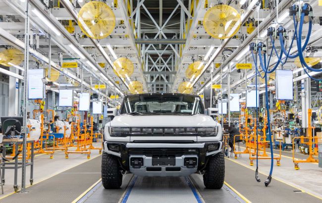 Президент США Джо Байден запустил производство электрических пикапов Hummer EV