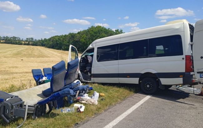 Під Кропивницьким зіткнулися два мікроавтобуси, є жертви