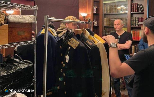 Обшуки у Шуфрича: у нардепа знайшли заборонені георгіївські стрічки та ордени (фото)