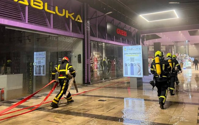 Пожежа в ТЦ Києва: 7-річний відвідувач здійснив умисний підпал