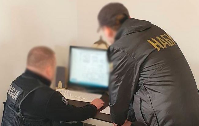 НАБУ расследует закупку оружия по завышенным ценам. Обыски прошли в Украине и Польше