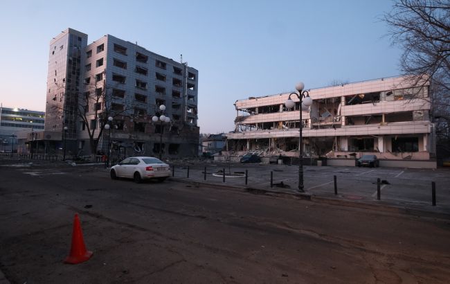 З'явились перші фото наслідків атаки балістикою по Києву: що відомо
