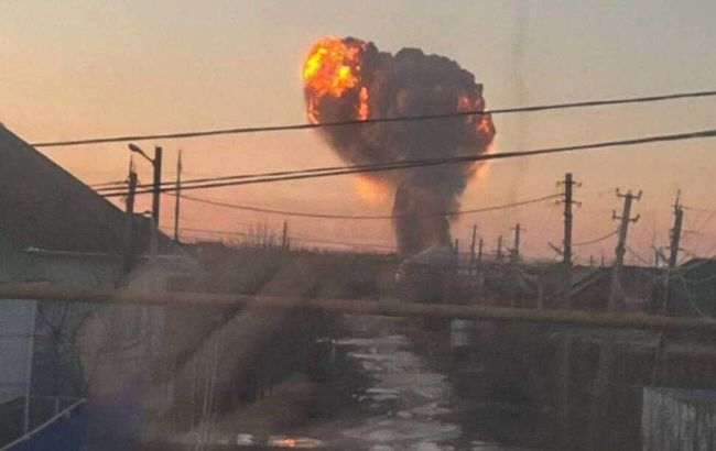 Пожежі, вибухи, евакуація. Що відбувається в Енгельсі після наймасованішої атаки дронів