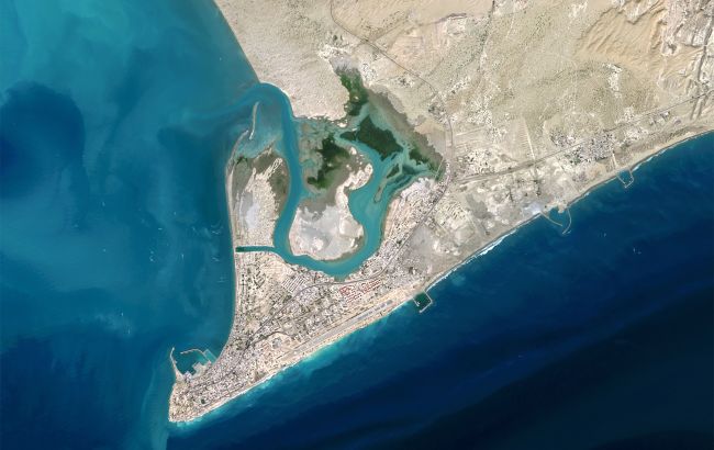 Где находится Ормузский пролив: карты