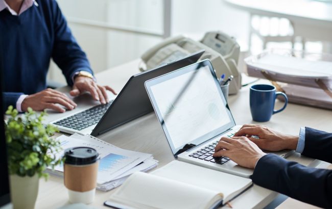 Проверка температуры и отстранение лиц из группы риска: новые требования к работе офисов