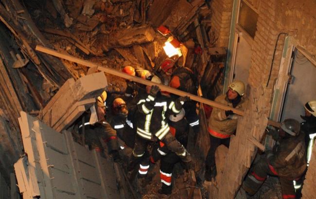 Опубликовано видео с места обрушения дома в Киеве
