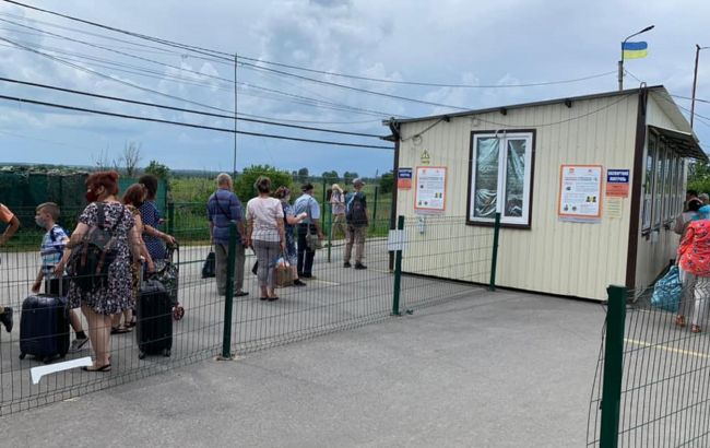 Боевики пугают карантином и создают очереди на КПВВ "Станица Луганская", - Госпогранслужба