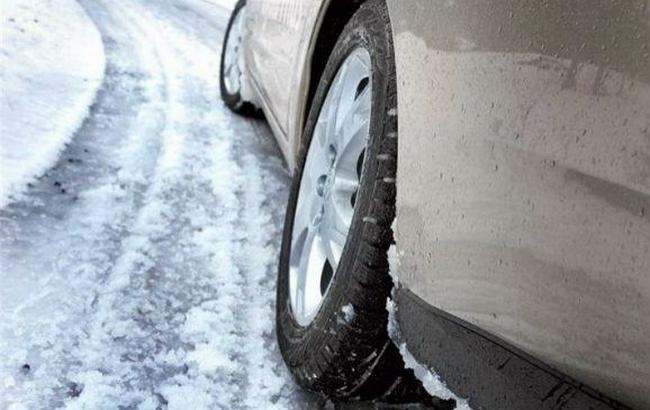 Синоптики попередили про ожеледицю на дорогах України 13 січня