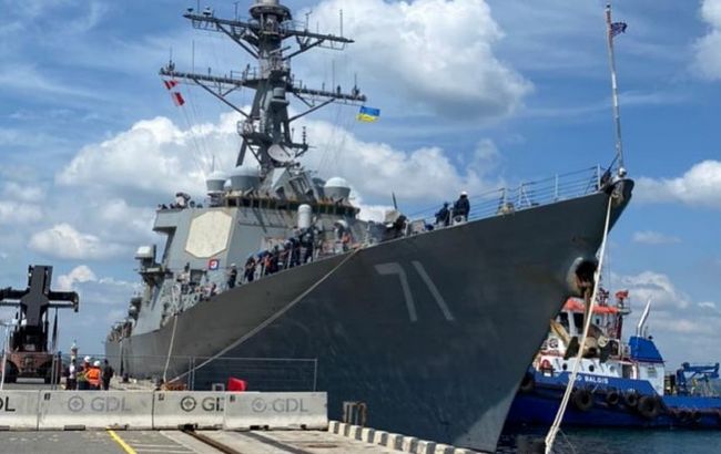 В Одессу зашел американский эсминец. Четыре года назад он атаковал базу в Сирии