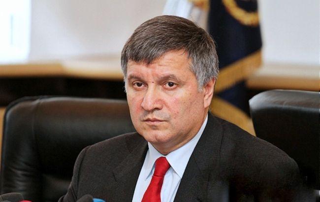 Аваков буде ініціювати повний перехід армії на контрактну основу