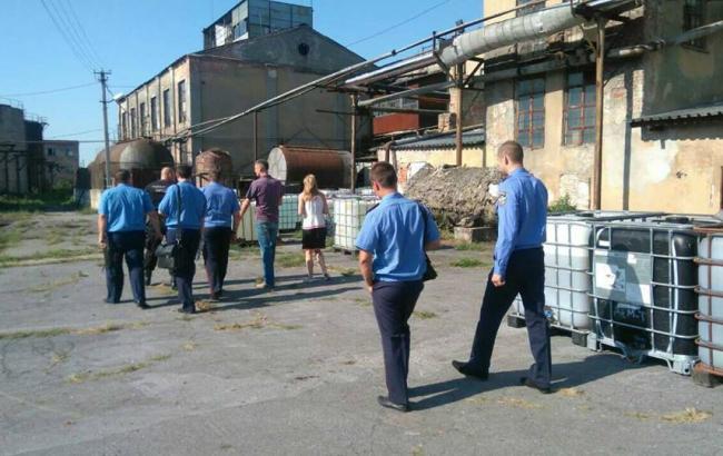 ДФС проводить обшуки на 27 спиртових заводах