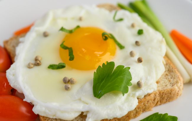 Забудьте про "глазунью" та "яйця в смятку": як українською правильно називаються ці страви