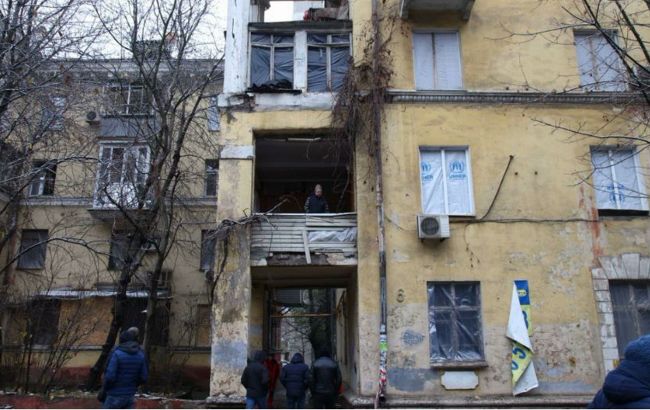 У Дніпрі комунальники продовжують ліквідовувати наслідки ракетного удару 