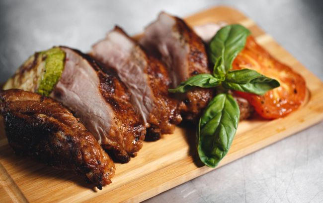 Лучший способ приготовить ребра: получаются сочными и с карамельной корочкой