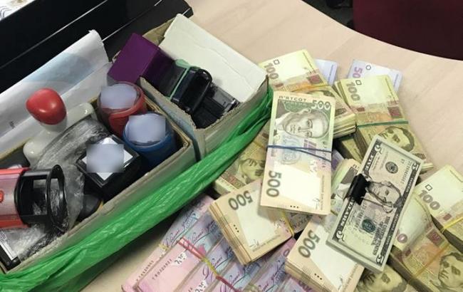 В Киеве раскрыли схему формирования налогового кредита по НДС, изъято более 2,8 млн гривен