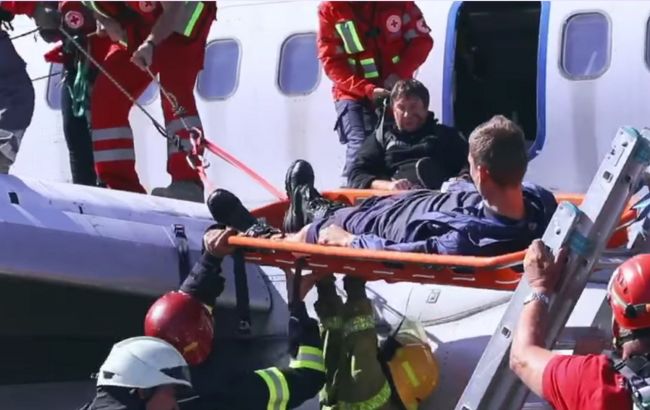 Аварийная посадка на "пенную подушку": в аэропорту "Борисполь" прошли масштабные учения