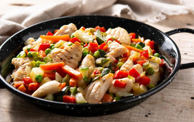 Курица по-селянски без лишних калорий: вкусно и легко готовится