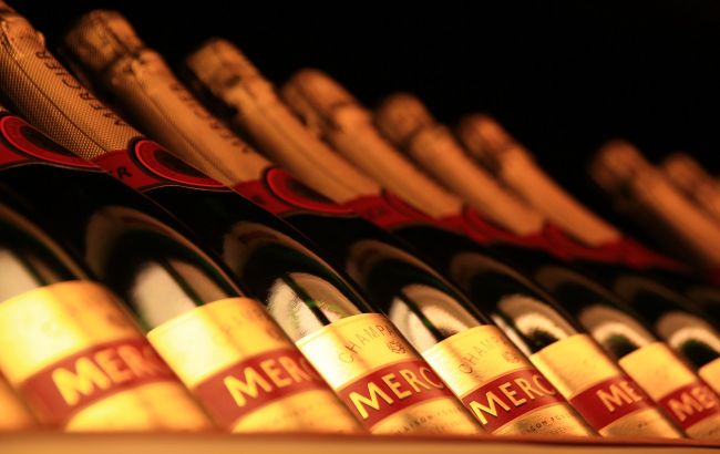 Шампанське могло надходити в РФ через Туреччину та ОАЕ в обхід санкцій ЄС, - Bloomberg