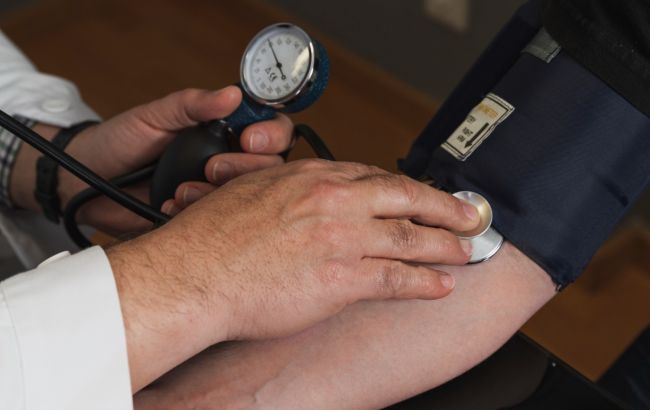 Кардиолог рассказала, что нужно регулярно делать при низком давлении